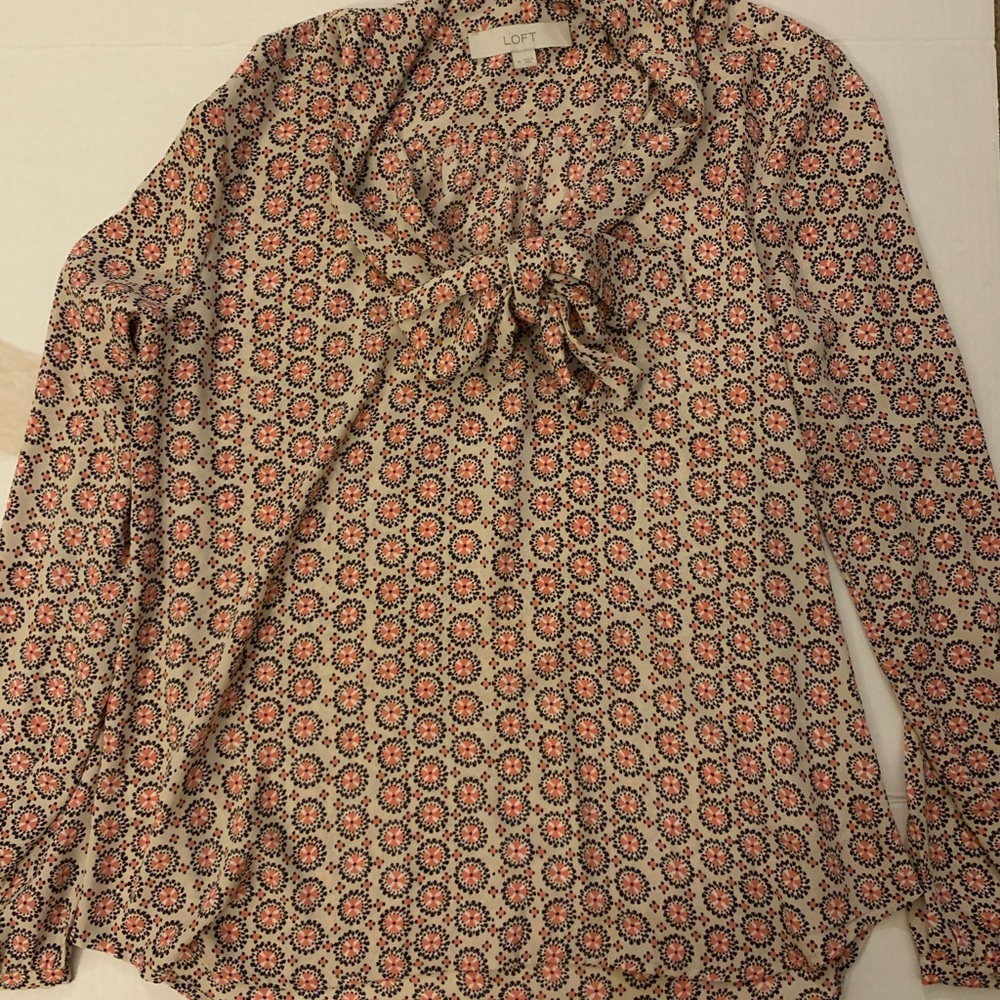 ✨MOVING SALE✨ Loft tie neck blouse